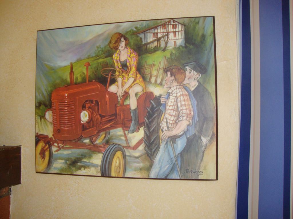 Hotel Pikassaria ซาร์ ภายนอก รูปภาพ